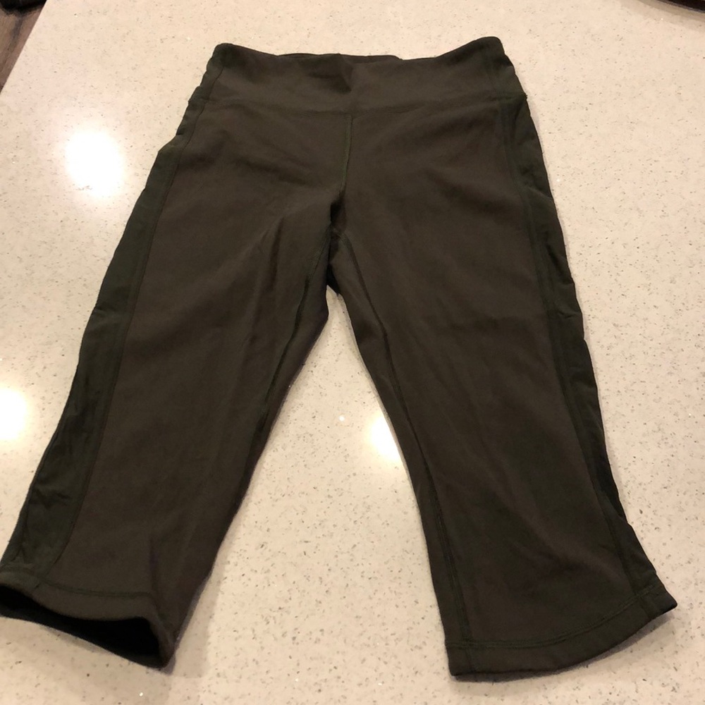 Lululemon Capri - dark green - size 6